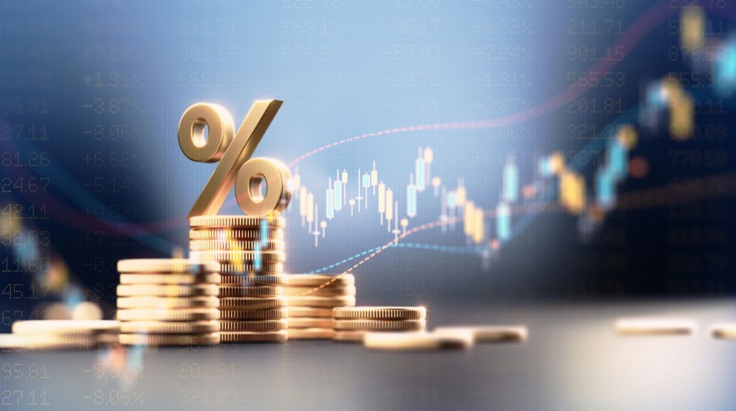 Σε πλήρη εξέλιξη η διαδικασία διαβούλευσης για τη νέα αύξηση του κατώτατου μισθού - Στόχοι για σταδιακή άνοδο στα 950 ευρώ έως το 2027.