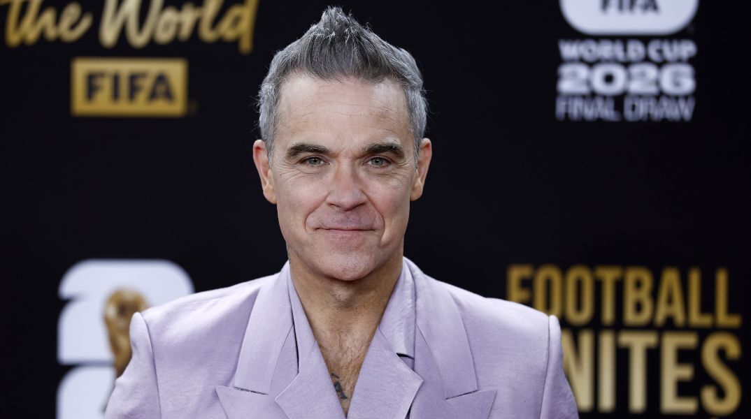 Ο Ρόμπι Γουίλιαμς κατέρριψε το ρεκόρ των Beatles στη Βρετανία με 16 σόλο άλμπουμ στο No1 - Ο Βρετανός σταρ κατακτά την κορυφή με τον δίσκο «Britpop»