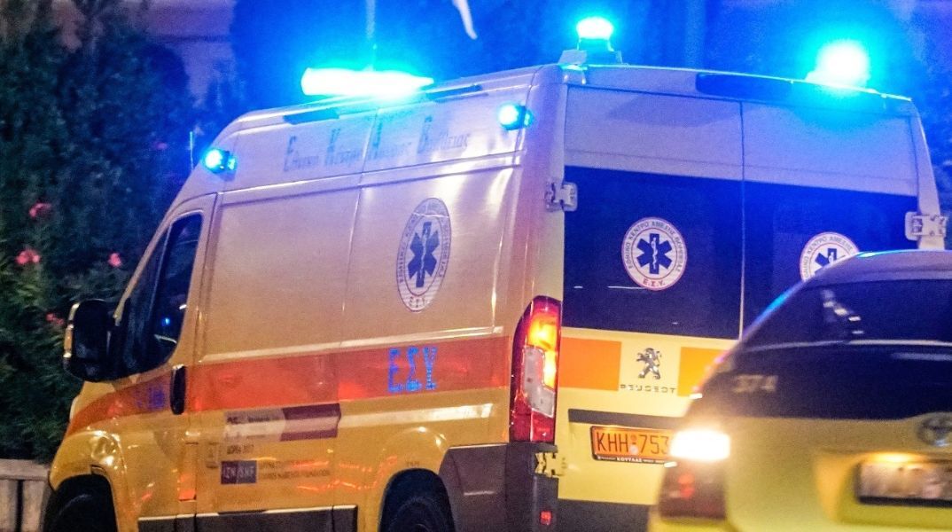 Θρήνος στην Πάτρα για τον θάνατο 19χρονου και 17χρονης σε τροχαίο δυστύχημα - Το όχημά τους προσέκρουσε σε φανάρι το βράδυ του Σαββάτου