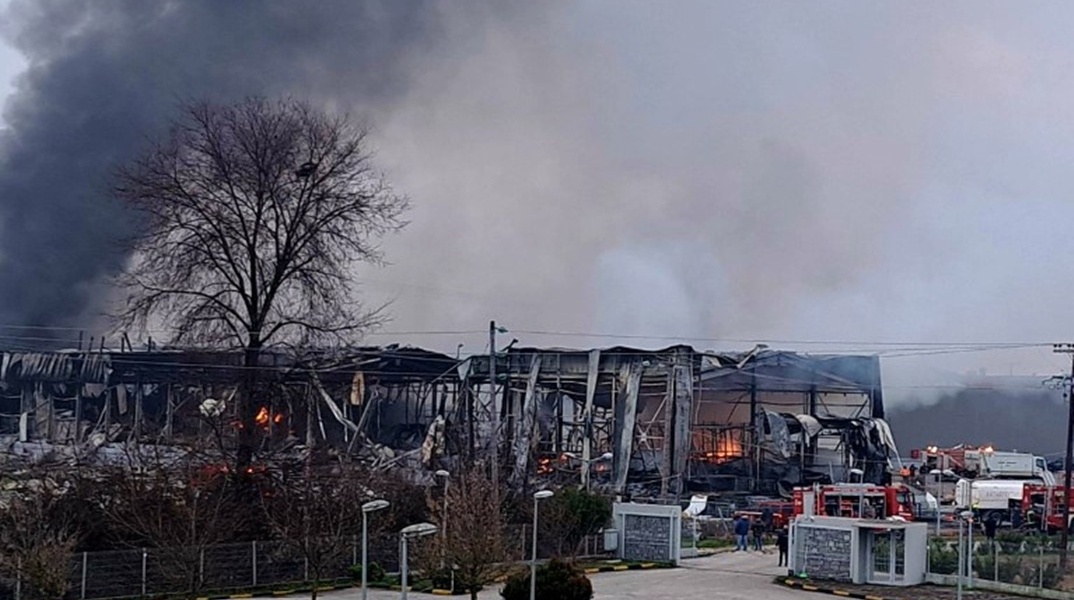 Τρεις νεκρές εργαζόμενες από τη φωτιά στο εργοστάσιο της Βιολάντα - Αγωνία για άλλες δύο εργαζόμενες