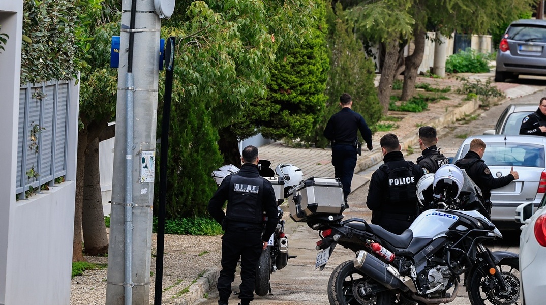 Εικόνα από το σημείο της δολοφονίας στη Γλυφάδα