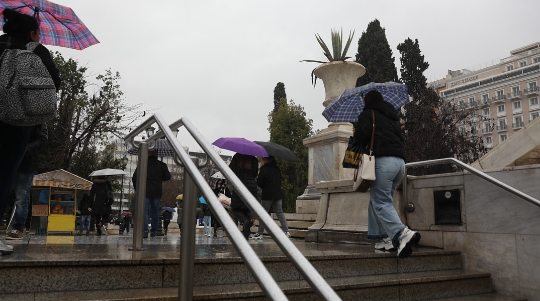 Άνοιξαν οι ουρανοί στην Αττική - Ποιες περιοχές θα πλήξει τις επόμενες ώρες η κακοκαιρία