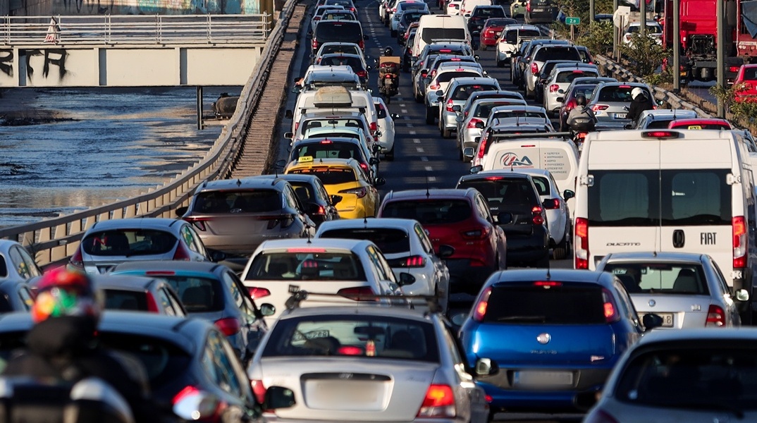 Κίνηση τώρα: Μποτιλιάρισμα στη Λεωφόρου Κηφισού, στην άνοδο της Μεσογείων - Προβλήματα στην Αττική