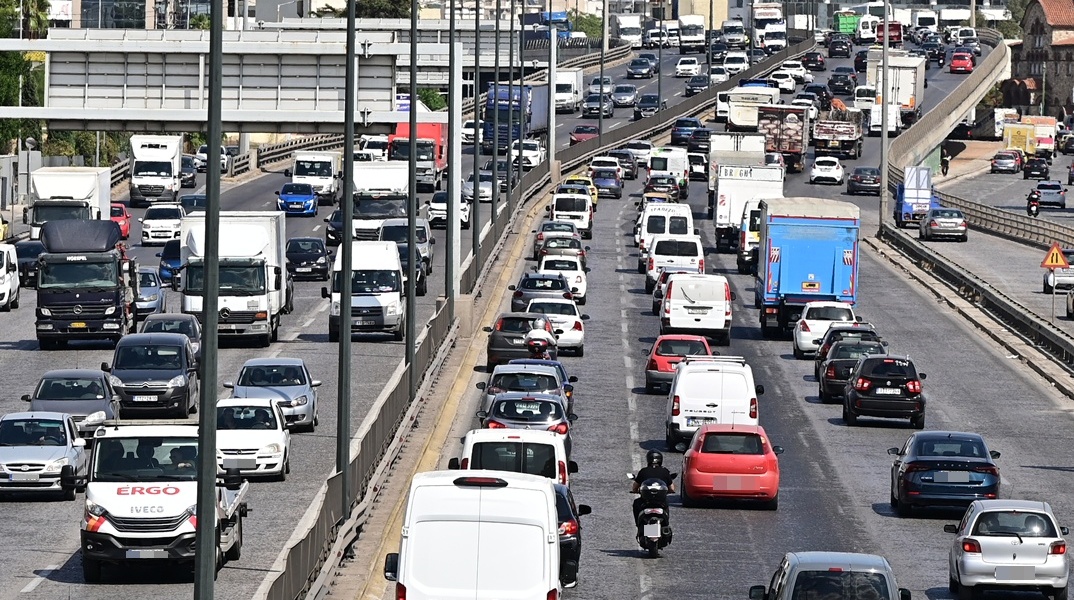 Κίνηση και φορτηγά στον Κηφισό