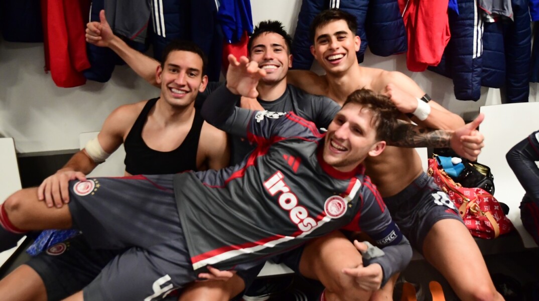 Ολυμπιακός: Έξαλλοι πανηγυρισμοί στα αποδυτήρια μετά την πρόκριση - Το βίντεο που κάνει τον γύρο του διαδικτύου