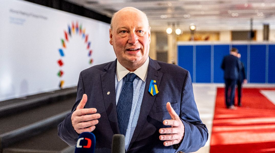 Politico: Κορυφαίος αξιωματούχος της ΕΕ έπαιρνε δώρα από το Κατάρ με αντάλλαγμα εμπιστευτικές πληροφορίες