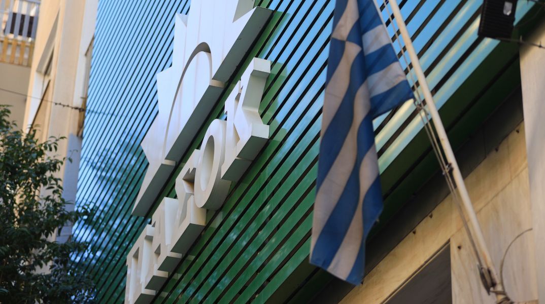 Μην παίρνετε στα σοβαρά τα στελέχη του ΠΑΣΟΚ. Τρολάρουν. 