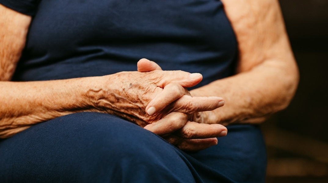 Χέρι ηλικιωμένης