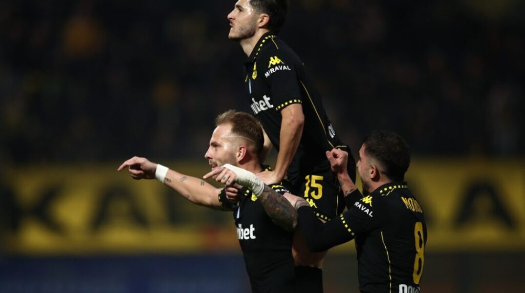 Super League: Το ενδιαφέρον σε Αγρίνιο και Βόλο