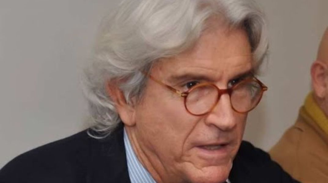 O Σάκης Μουμτζής