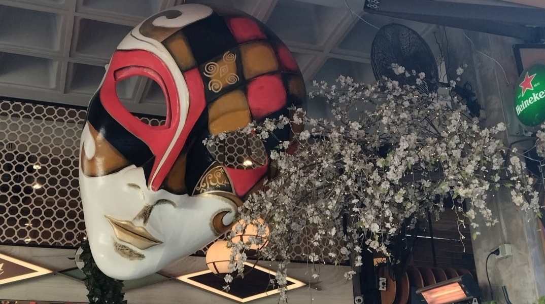 Το Τριώδιο ανοίγει με την Κυριακή του Τελώνου και Φαρισαίου, φέρνοντας Αποκριές, καρναβάλι και το πέρασμα από τον χειμώνα στην άνοιξη.