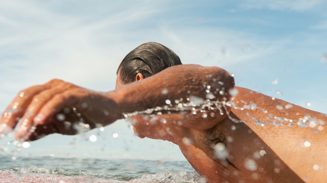 13χρονος στην Αυστραλία κολύμπησε 4 χλμ για να ζητήσει βοήθεια και να σώσει τη μητέρα και τα αδέλφια του, που είχαν παρασυρθεί ανοιχτά της ακτής.