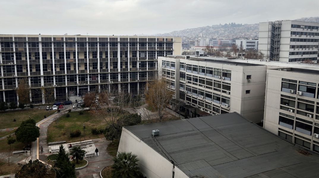 Θεσσαλονίκη: Το ΑΠΘ φυτεύει 500 νέα δέντρα, ανάμεσά τους 200 κερασιές, μετατρέποντας το campus σε πράσινο πάρκο ανοιχτό σε φοιτητές και πολίτες.