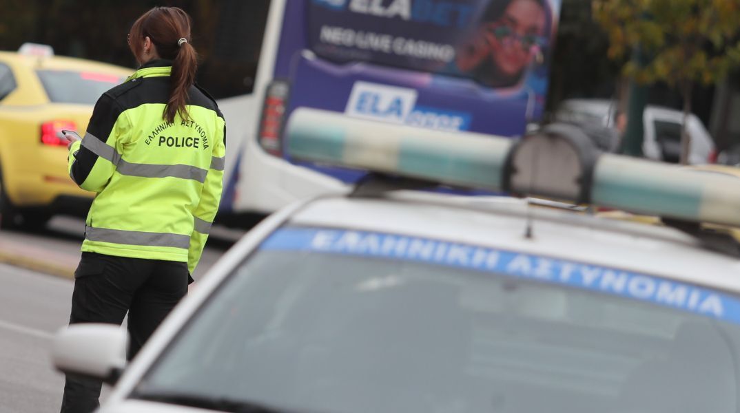 Θεσσαλονίκη: Σύλληψη 17χρονου για απάτη - 59χρονη υποψιάστηκε τον υποτιθέμενο λογιστή, ειδοποίησε την ΕΛΑΣ και παγίδευσε τον ανήλικο «εισπράκτορα»