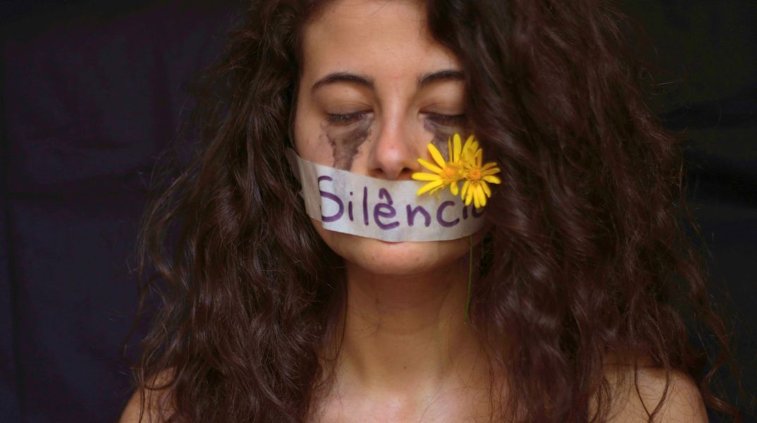 Ενδοοικογενειακή βία: Ζώντας τον βιασμό ξανά και ξανά