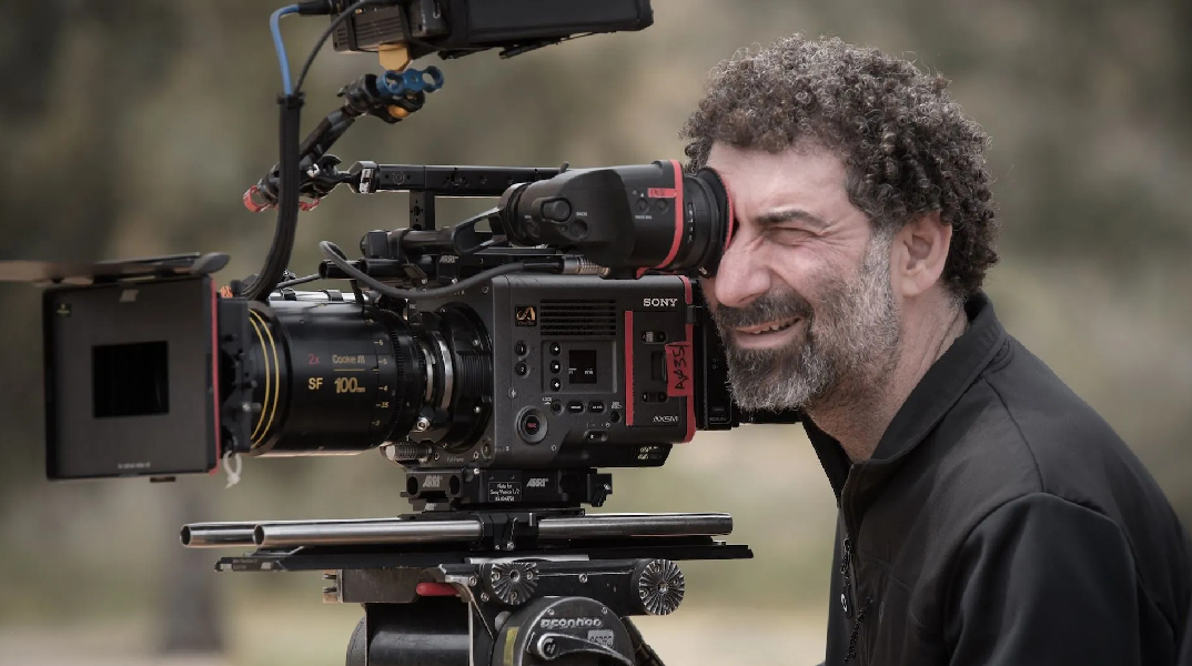 Ο Γιάννης Οικονομίδης στα γυρίσματα της "Σπασμένης φλέβας"