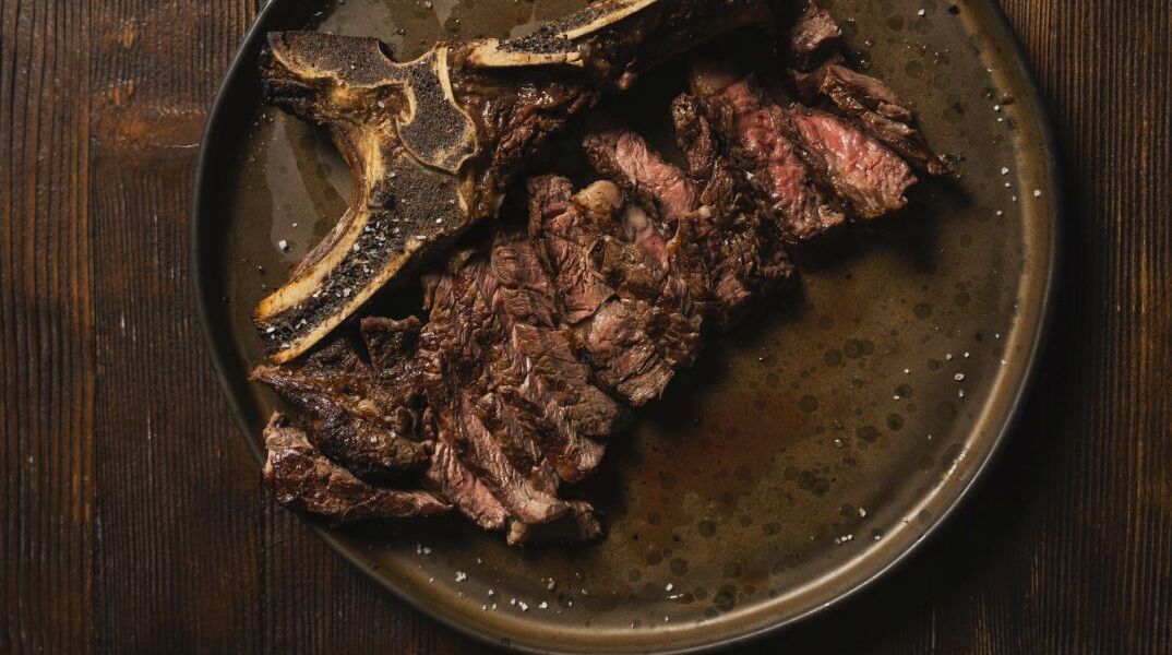 Τσικνοπέμπτη: 7 ταβέρνες που ρίχνουν κρέας στη φωτιά