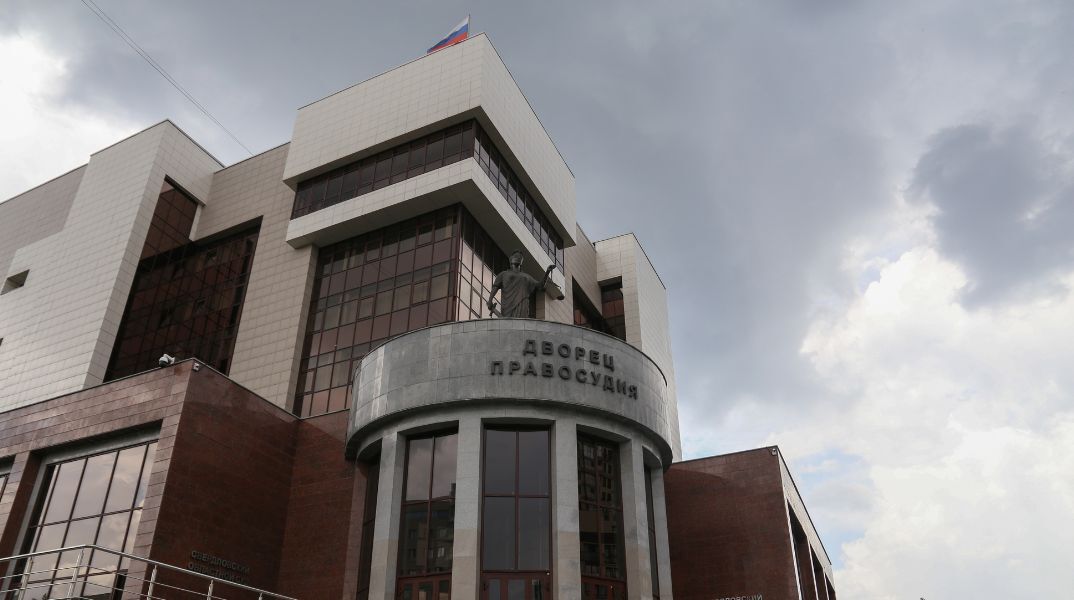 Ρωσία: O κωμικός Αρτέμι Οστάνιν καταδικάστηκε σε σχεδόν έξι χρόνια φυλάκιση για «προσβλητικό» αστείο σε βάρος βετεράνου πολέμου