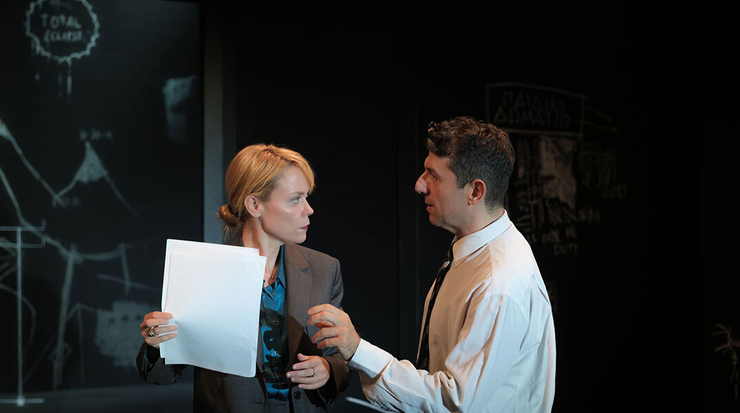 «Ο εχθρός του λαού» στο θέατρο Κνωσός