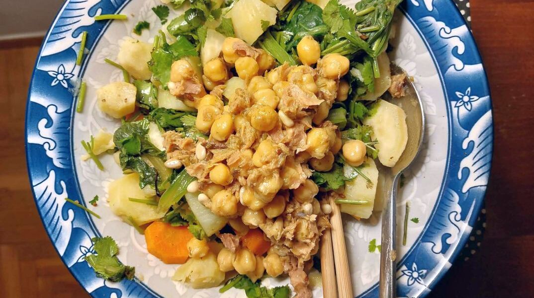 Σαλάτα με γλυκοπατάτα, ρεβίθια και τόνο