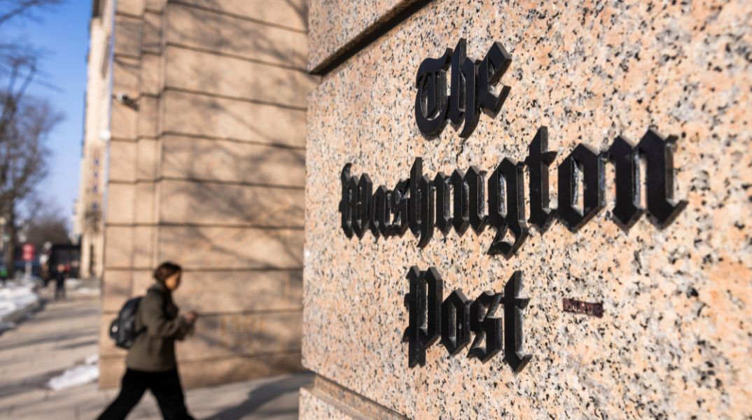 H Washington Post απέλυσε το 1/3 του προσωπικού της, προκαλώντας ανησυχία για το μέλλον της ιστορικής εφημερίδας υπό την πίεση της κυβέρνησης Τραμπ.