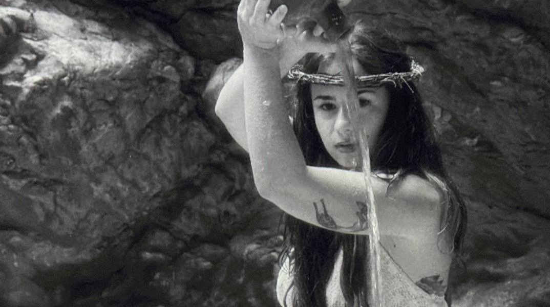 Η Billie Kark επιστρέφει με το «Έρεβος», ένα άλμπουμ για το φως μέσα στο σκοτάδι