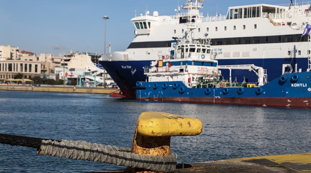 Πλοία στο λιμάνι του Πειραιά