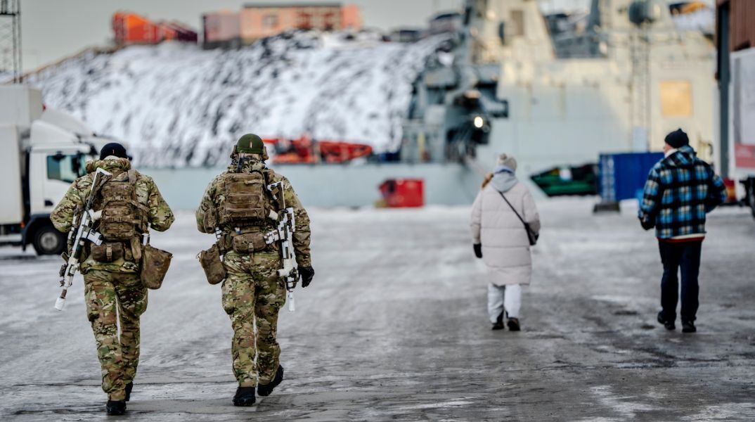 Καναδάς και Γαλλία εγκαινιάζουν προξενεία στη Γροιλανδία, στέλνοντας μήνυμα στήριξης απέναντι στις δηλώσεις Τραμπ για έλεγχο του νησιού.