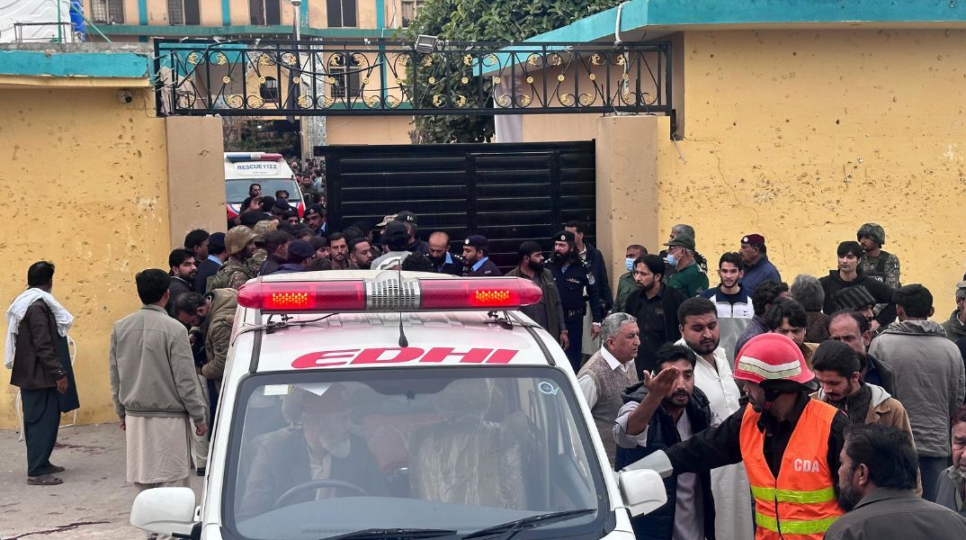 Πακιστάν: Τουλάχιστον 31 νεκροί και 169 τραυματίες από έκρηξη σε τέμενος στο Ισλαμαμπάντ - Οι αρχές ερευνούν το ενδεχόμενο επίθεσης αυτοκτονίας