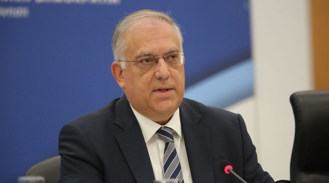 112 επενδύσεις με 290 εκατ. ευρώ ενίσχυση και 1.500 νέες θέσεις εργασίας ανακοίνωσε ο Θεοδωρικάκος, με έμφαση στην περιφέρεια και την καινοτομία.