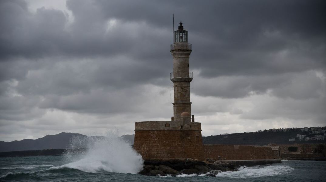 O φάρος στο λιμάνι των Χανίων