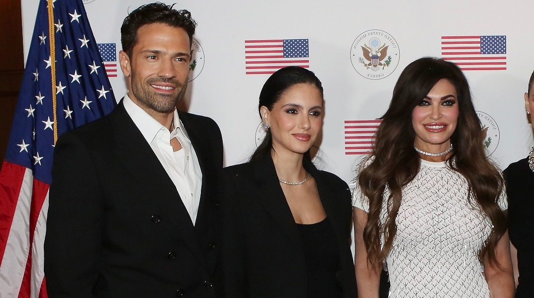 Ο Κωνσταντίνος Αργυρός με τη σύζυγό του, Αλεξάνδρα Νίκα και την Πρέσβη των ΗΠΑ στην Ελλάδα, Κίμπερλι Γκιλφόιλ