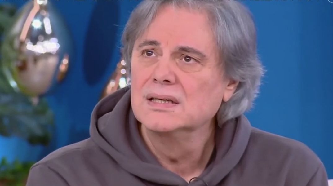 Ο Οδυσσέας Σταμούλης μιλά για τον γάμο του, την αγάπη του κόσμου, την τηλεοπτική του πορεία και τις προκλήσεις που αντιμετωπίζει στο θεατρικό σανίδι σήμερα.