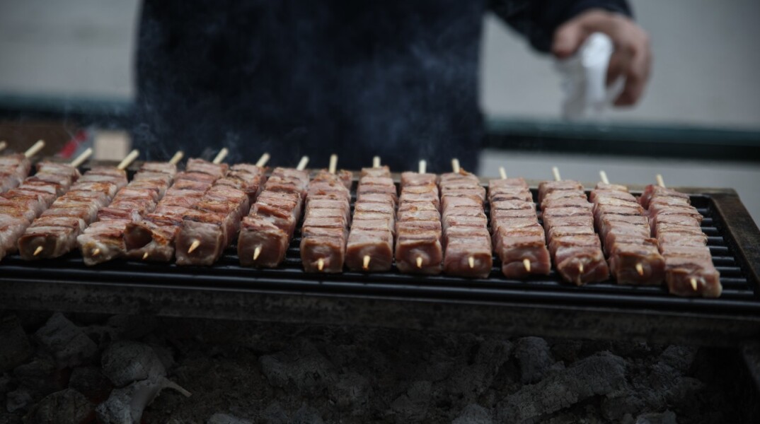 Τσικνοπέμπτη 2026: Γιατί τρώμε κρέας