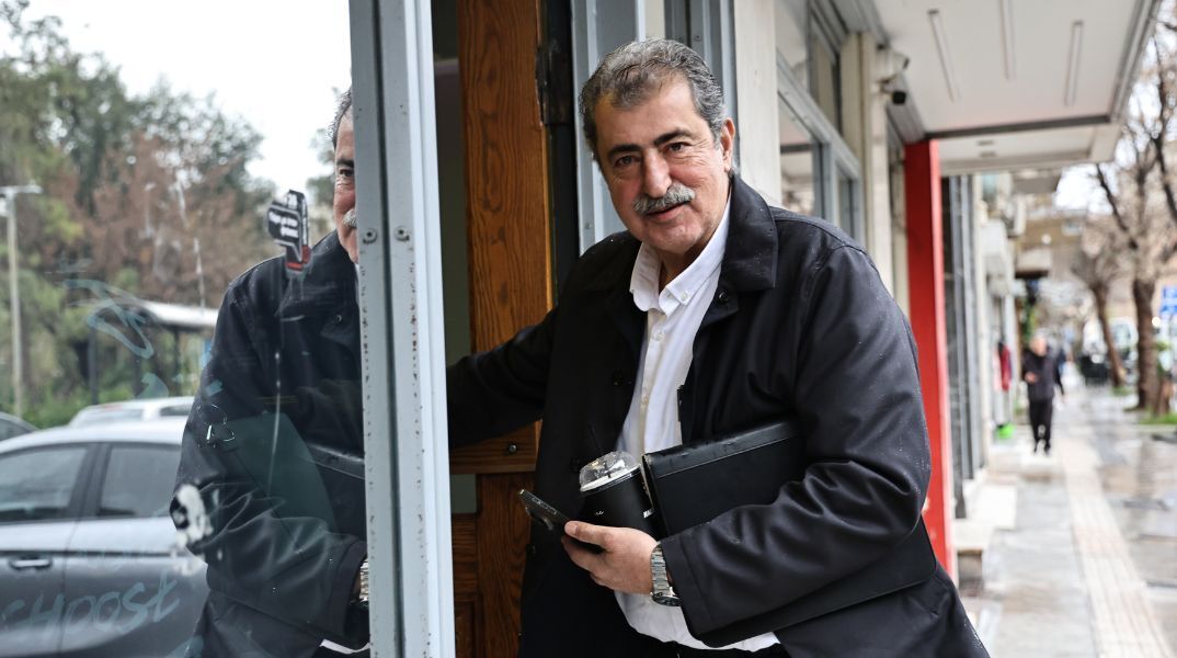 Η Επιτροπή Δεοντολογίας της Βουλής εισηγείται την άρση ασυλίας του Παύλου Πολάκη για ηθική αυτουργία και αθέμιτη επιρροή, μετά από προσφυγές του Σταμάτη Πουλή.