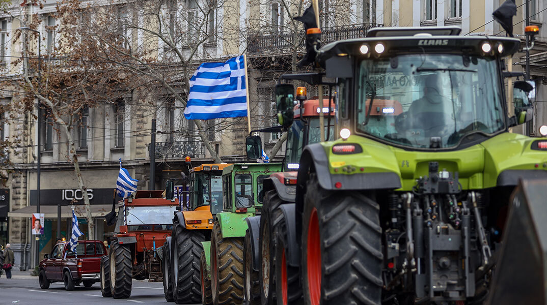 Αναχώρηση του κονβόι των αγροτών με τρακτέρ από την Αθήνα που συμμετείχαν στο αγροτικό συλλαλητήριο στο Σύνταγμα, Τετάρτη 21 Φεβρουαρίου 2024. © ΓΙΑΝΝΗΣ ΠΑΝΑΓΟΠΟΥΛΟΣ/EUROKINISSI