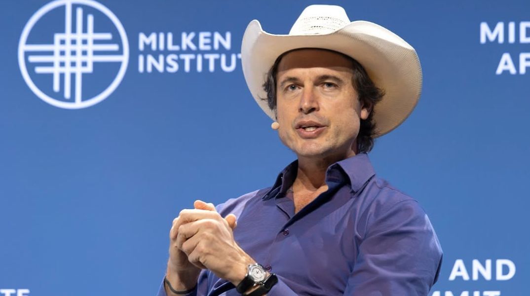 Νέα στοιχεία από το υπουργείο Δικαιοσύνης των ΗΠΑ δείχνουν ότι ο Τζέφρι Έπσταϊν κανόνιζε γνωριμίες και ραντεβού για τον Κίμπαλ Μασκ, μέλος του δ/σ της Tesla.