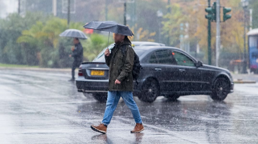 Καιρός: Με ομπρέλα η Τσικνοπέμπτη - Πού θα σημειωθούν έντονες καταιγίδες