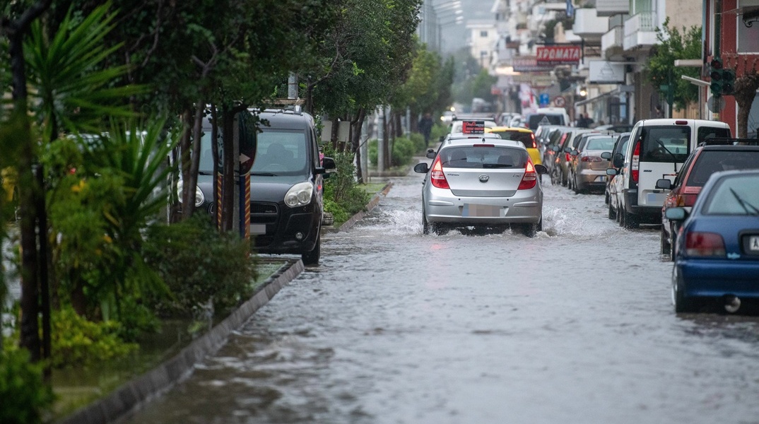 Πλημμυρισμένος δρόμος στην Ηλεία