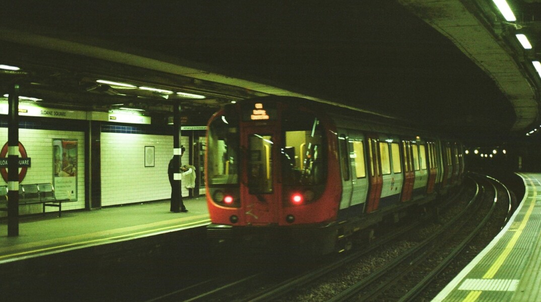 Φρίκη στο μετρό του Λονδίνου - Σεξουαλική επίθεση σε γυναίκα που κοιμόταν σε νυχτερινό τρένο