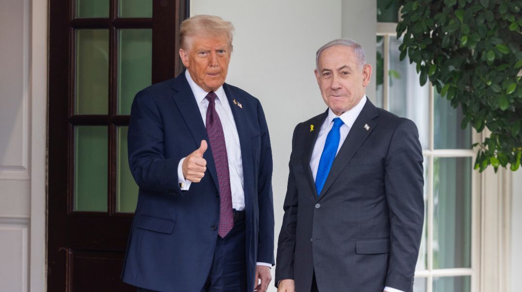 Στον Λευκό Οίκο ο Μπενιαμίν Νετανιάχου για το πυρηνικό πρόγραμμα του Ιράν - Ο Τραμπ προειδοποιεί με στρατιωτικά πλήγματα αν δεν υπάρξει συμφωνία για τους πυραύλους.