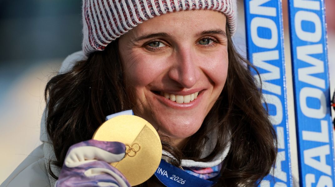 Χειμερινοί Ολυμπιακοί Αγώνες: Η Γαλλίδα διαθλήτρια που καταδικάστηκε για απάτη με κάρτα κερδίζει χρυσό, αφήνοντας στην 80ή θέση την εξαπατημένη συμπαίκτριά της.