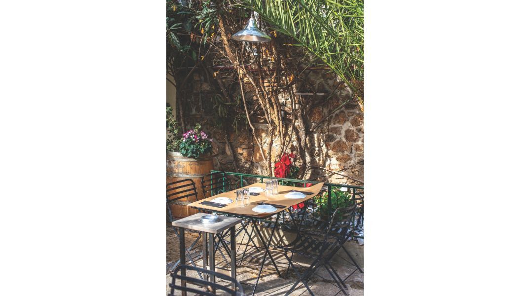 Η φιλοσοφία είναι μεζέδες για τη μέση, για να τους μοιράζεται η παρέα. 