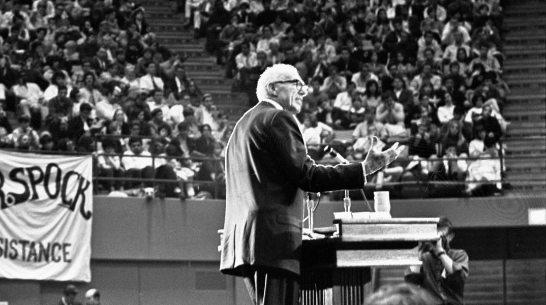 80 χρόνια Μπέντζαμιν Σποκ: Ένας παιδίατρος και παιδοψυχίατρος που άλλαξε τον δυτικό κόσμο