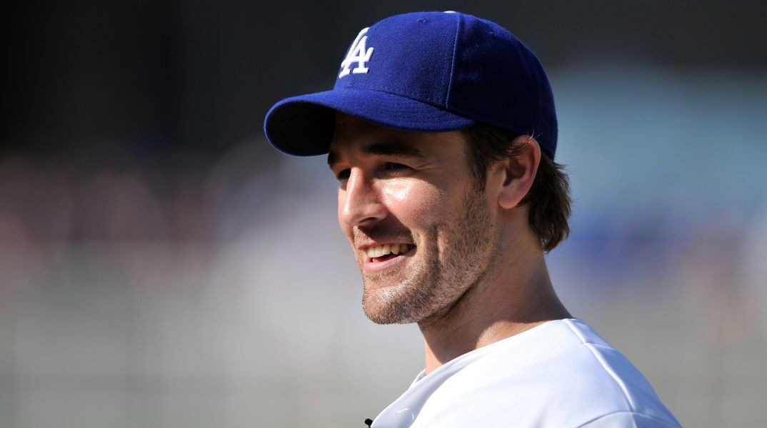 Ο Τζέιμς Βαν Ντερ Μπικ είχε αποδώσει σε καφέ ανησυχητικό σύμπτωμα πριν διαγνωστεί με καρκίνο, για τον οποίο μιλούσε δημόσια μέχρι τον θάνατό του