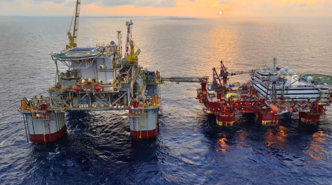 Αύριο η υπογραφή των συμβάσεων με Chevron-Helleniq Energy: Πότε ξεκινούν σεισμικές έρευνες
