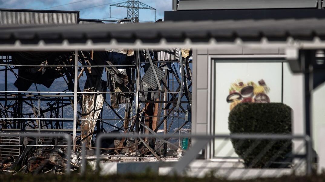 Το εργοστάσιο Βιολάντα, δεκαπέντε μέρες μετά τη φονική έκρηξη