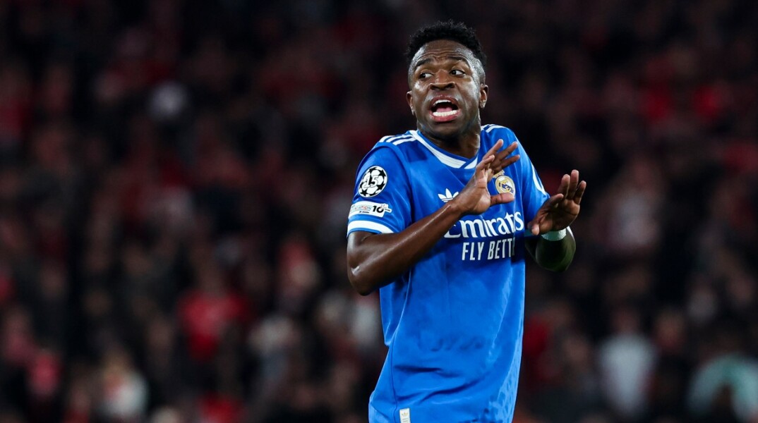 Βινίσιους: Έφυγε από το γήπεδο εν ώρα αγώνα λόγω ρατσιστικής επίθεσης από τον Πρεστιάνι της Μπενφίκα