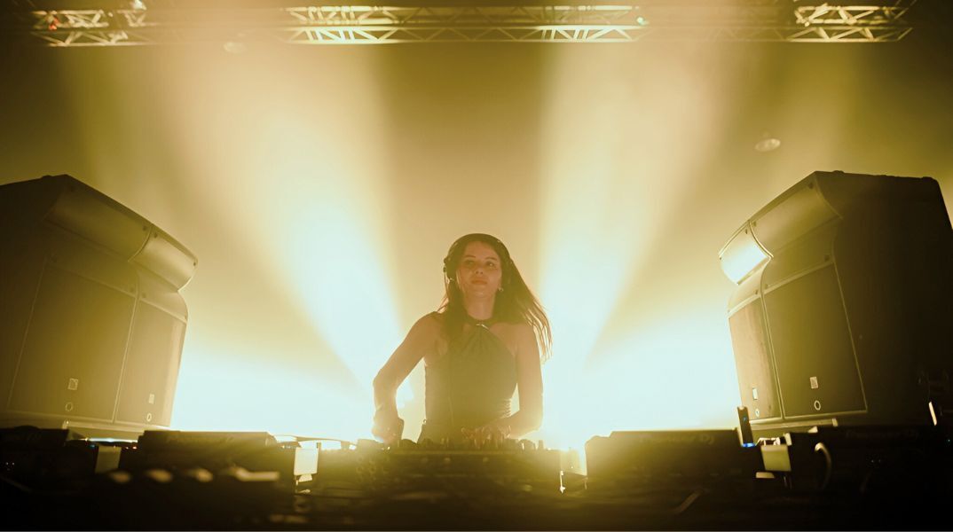 EDEN Sundays: Hector Oaks και Daria Kolosova δίνουν το τελευταίο φιλί της σεζόν στο dancefloor 