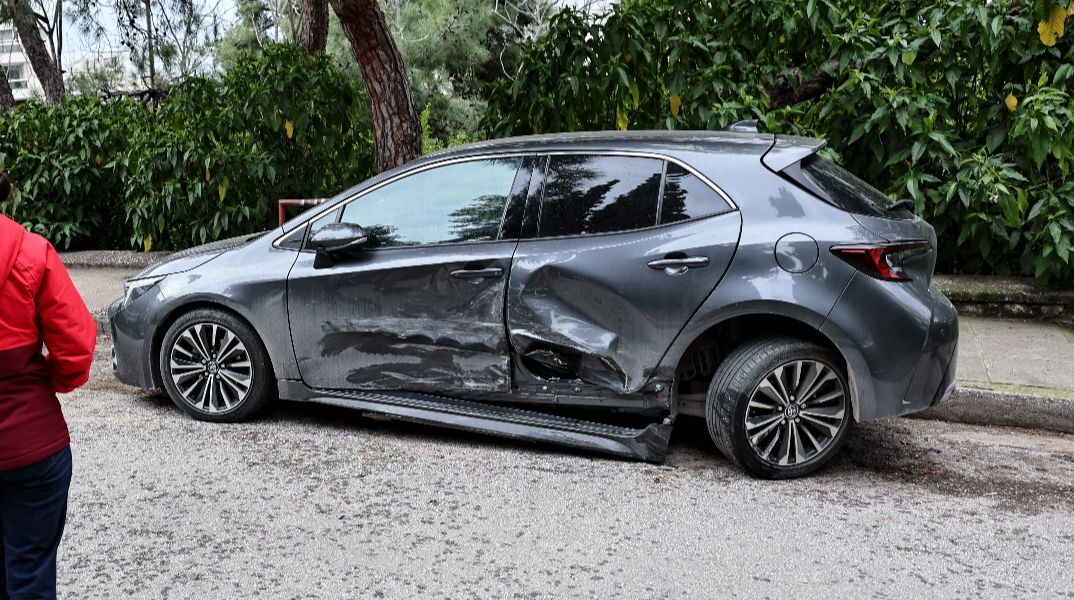 Κολωνάκι: Φυλάκιση 20 μηνών και τρίμηνη αφαίρεση της άδειας κυκλοφορίας που έπεσε πάνω σε 5 οχήματα 